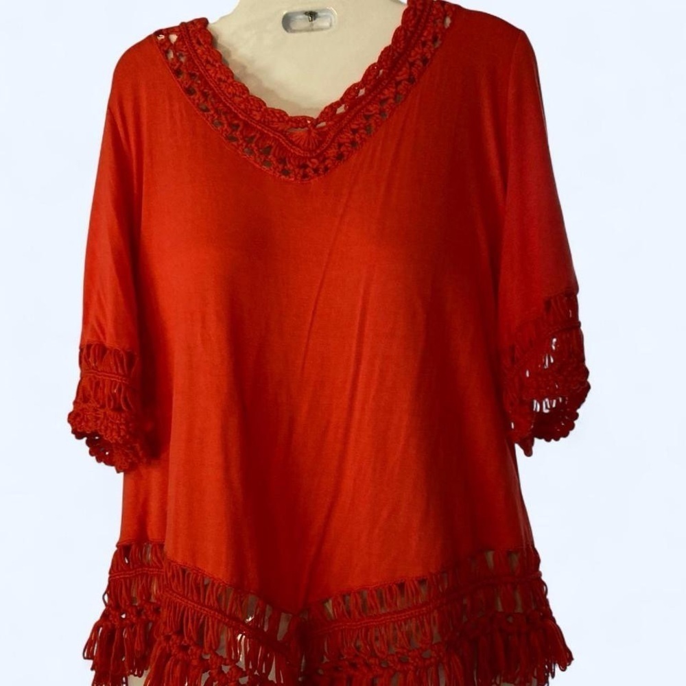 Red crochet w short sleeves & V-neckline crochet trim Thomas & Olivia PXL